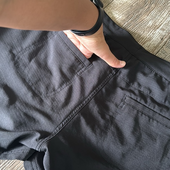 THE NORTH FACE WOMEN COMFY SHORTS, SIZE 8 - Picture 4 of 11